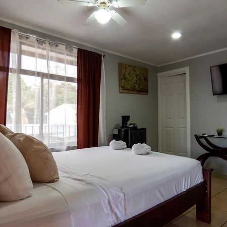 Coati Arenal Lodge La Fortuna ภายนอก รูปภาพ