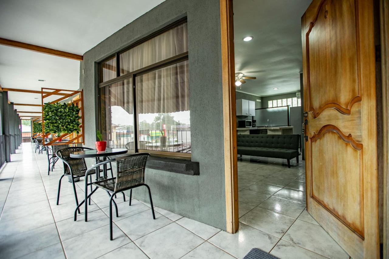 Coati Arenal Lodge La Fortuna ภายนอก รูปภาพ