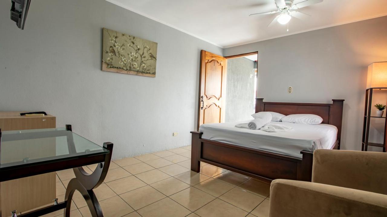Coati Arenal Lodge La Fortuna ภายนอก รูปภาพ