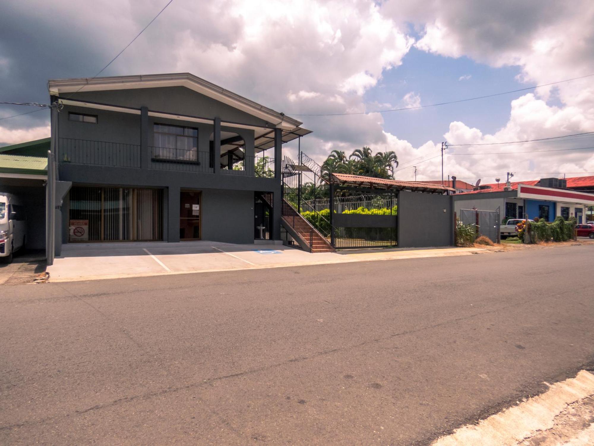 Coati Arenal Lodge La Fortuna ภายนอก รูปภาพ