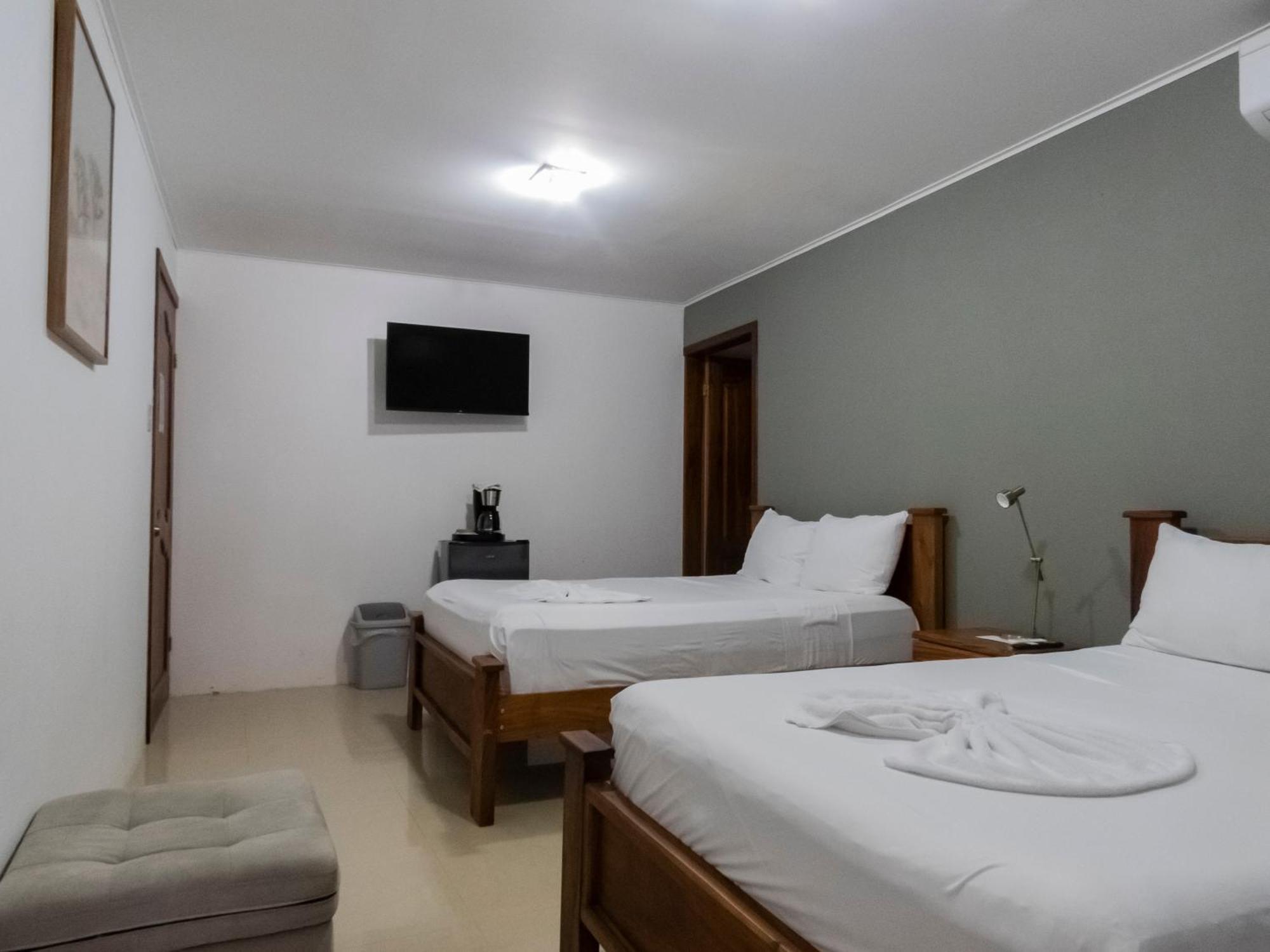 Coati Arenal Lodge La Fortuna ภายนอก รูปภาพ